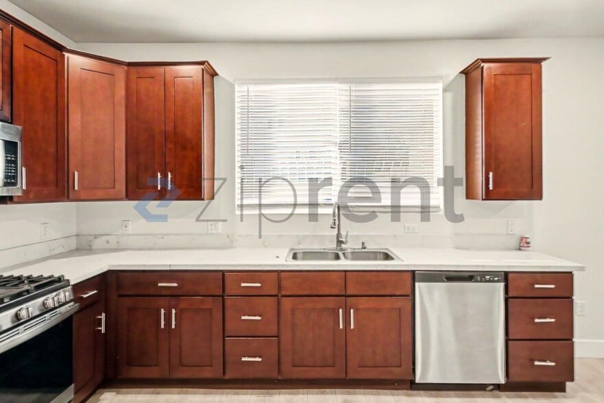 Building Photo - Unit