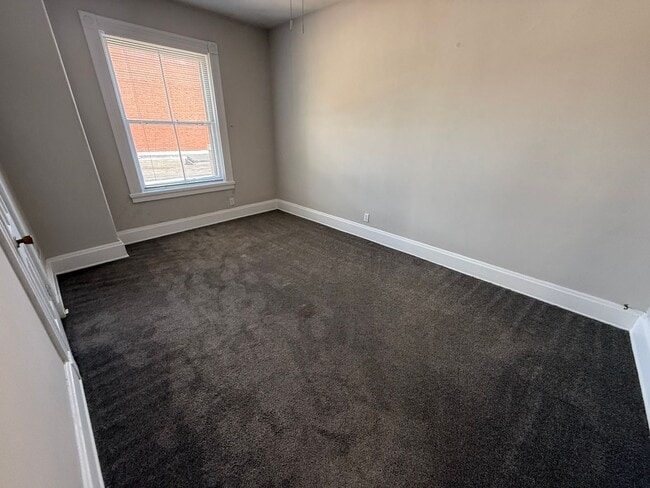 Building Photo - 112 W Nixon St