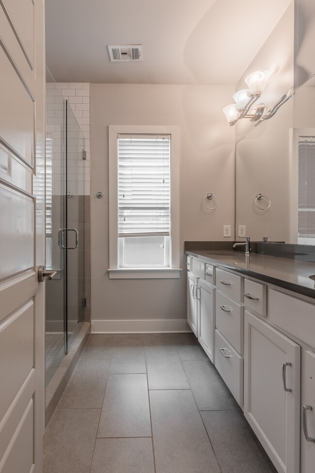 Building Photo - 517B Southgate Ave