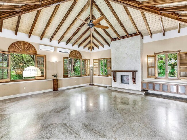 Building Photo - 3504 Banyan Cir