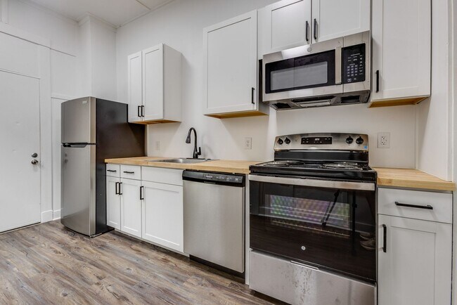 Building Photo - 240 Hazelwood Ave
