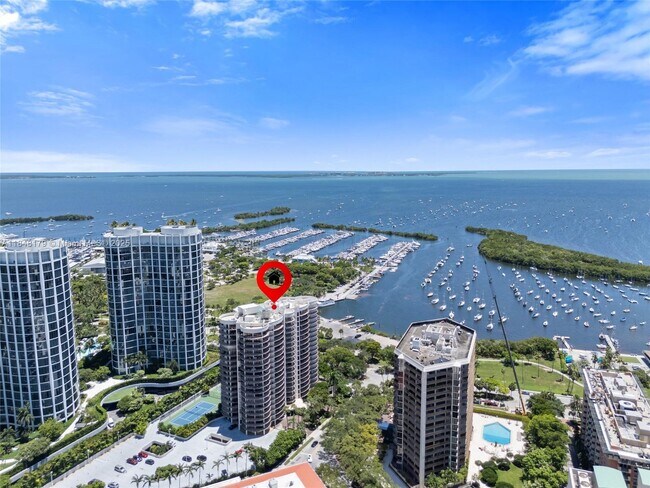 Building Photo - 2843 S Bayshore Dr