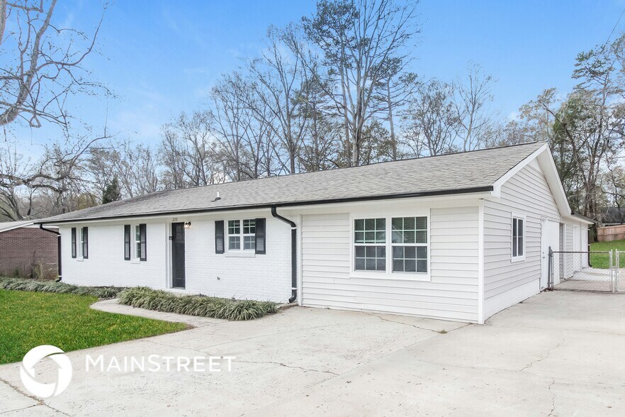 Building Photo - 220 Pine Rd