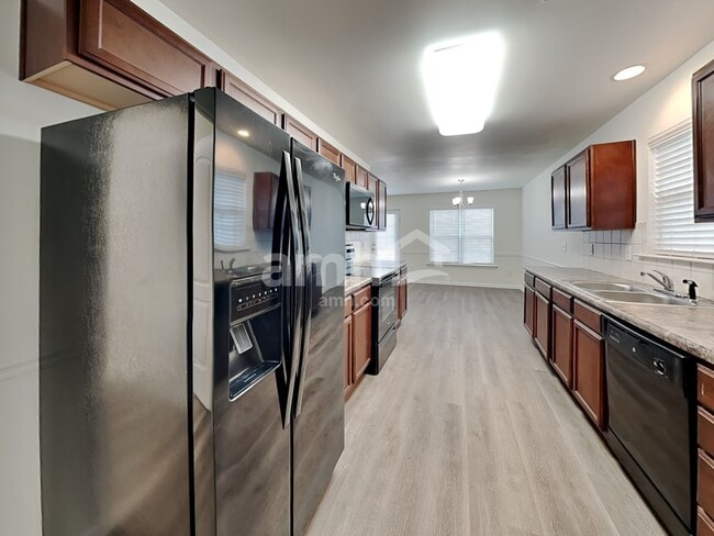 Building Photo - 102 Graphite Dr