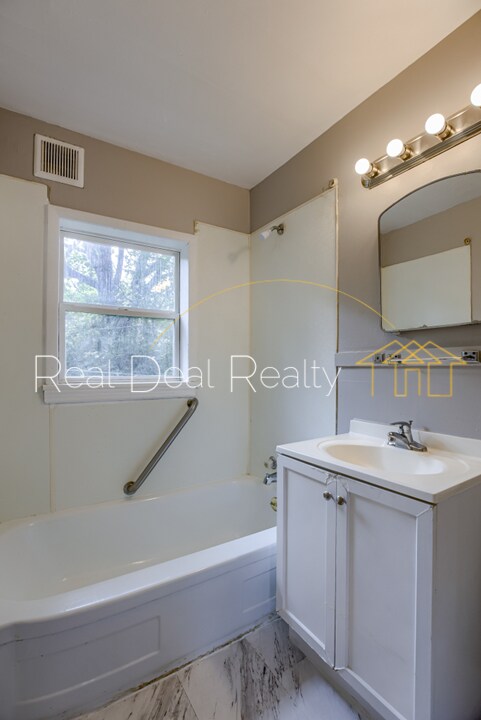 Building Photo - 3345 N 36th Ave