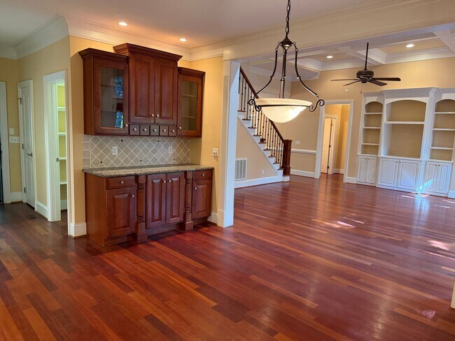 Building Photo - Luxury Living: 4 Bedroom home in Chapel Hill w/ spacious interior | 2 Year Lease Term