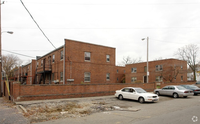 Primary Photo - 288-300 Oakwood Ave