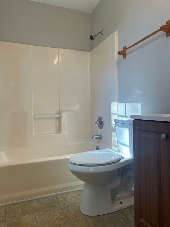 Building Photo - 4 bed and 3 bath in Decatur!