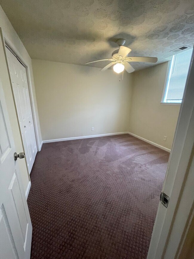 Building Photo - 5963 Peco Ln