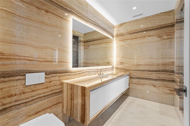 Building Photo - 17901 Collins Ave