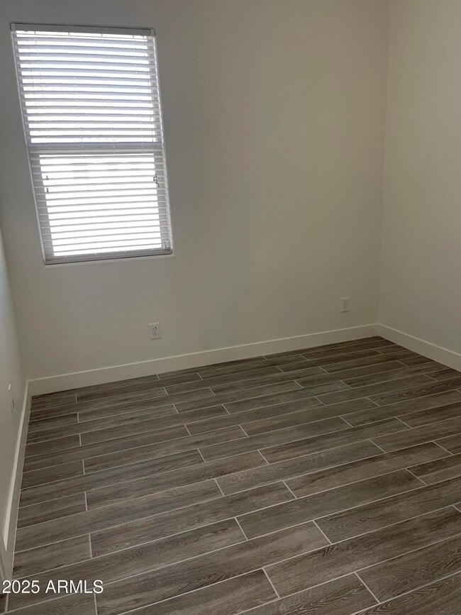 Building Photo - 993 E Knightsbridge Way