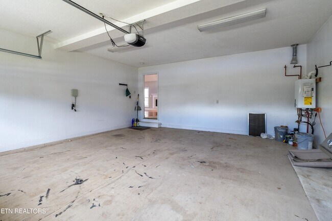 Building Photo - 1100 Winterberry Ln