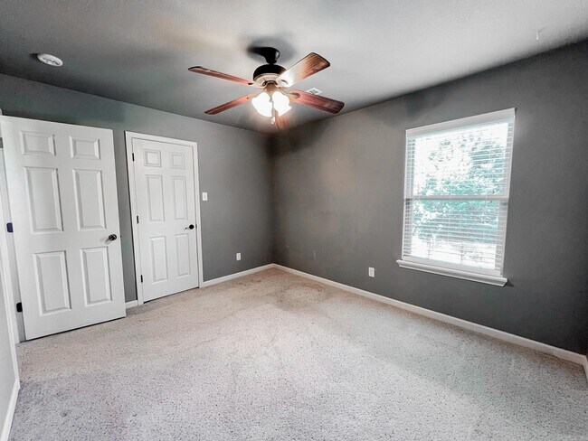 Building Photo - 74 Earnhardt Cir