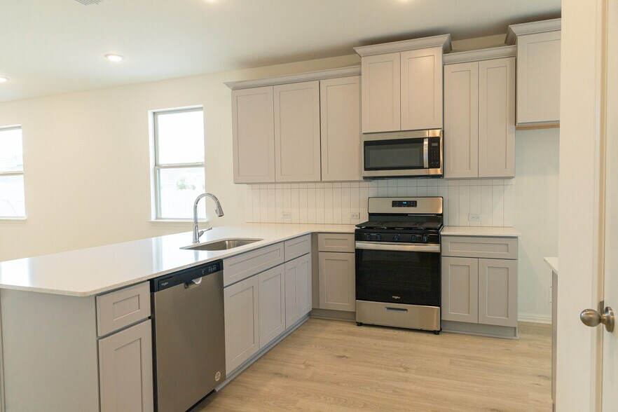 Building Photo - 388 Glocken Ln