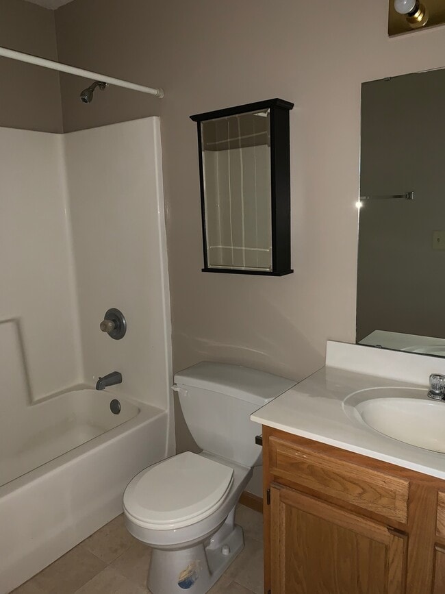 Building Photo - 2 bedroom, 2 full Bath, 2 car attached garage, West Lafayette duplex.