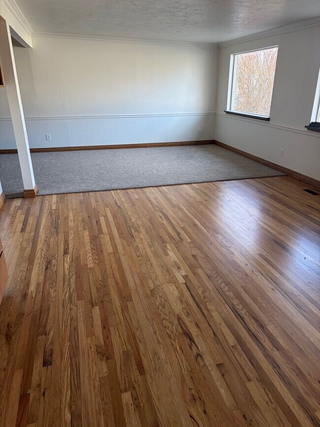 Building Photo - Single Family Home Close to SUU and Cedar High School