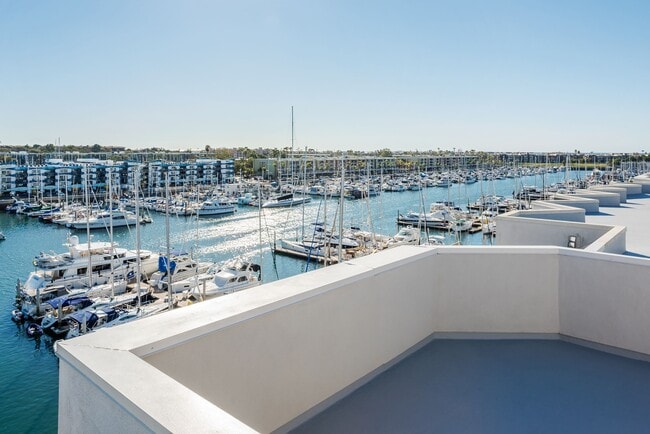 Building Photo - Esprit Marina del Rey