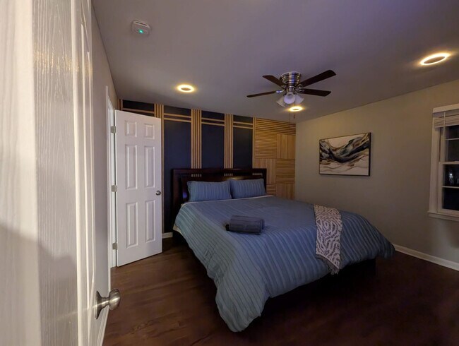 Building Photo - 469 Holt Rd NE