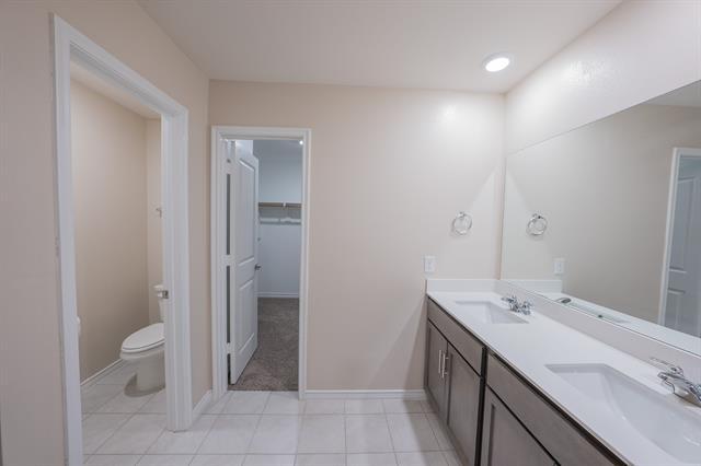 Building Photo - 400 Willow View Way