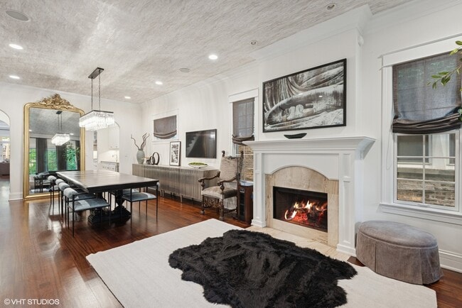 Building Photo - 4516 N Damen Ave