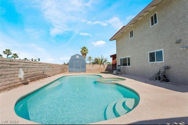 Building Photo - 580 Chelsea Dr