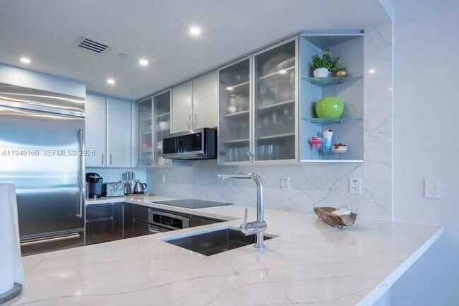 Building Photo - 540 West Ave