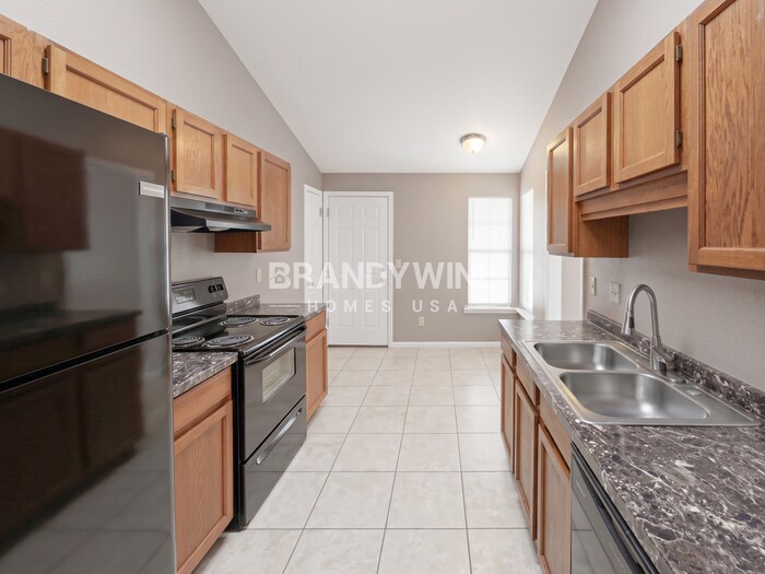 Building Photo - 3363 Hampstead Dr