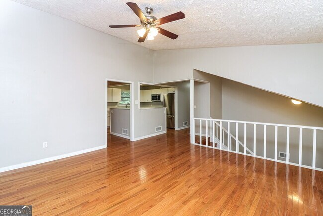 Building Photo - 249 Castleair Dr NE