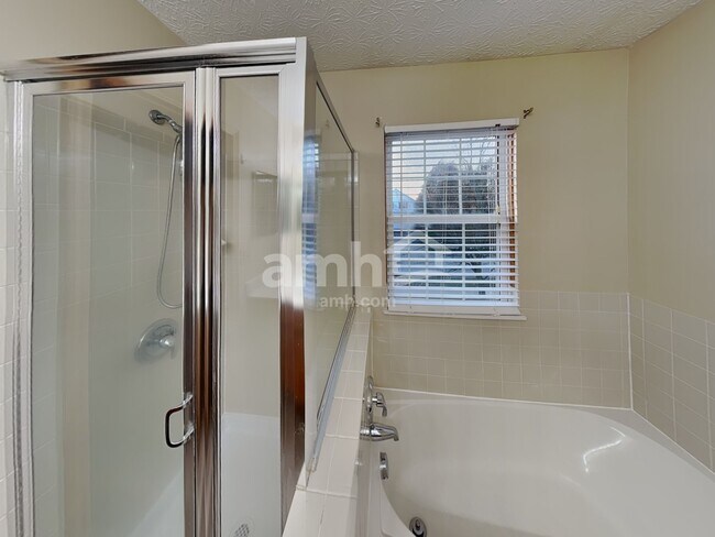 Building Photo - 35 Wrens Nest Ct