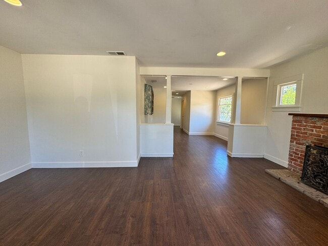 Building Photo - 3BD/2BA HOME off Old Hwy 80, Ample Parking...