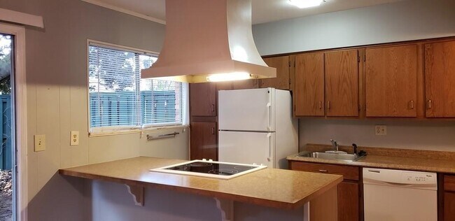 Building Photo - 3081 Colonial Way