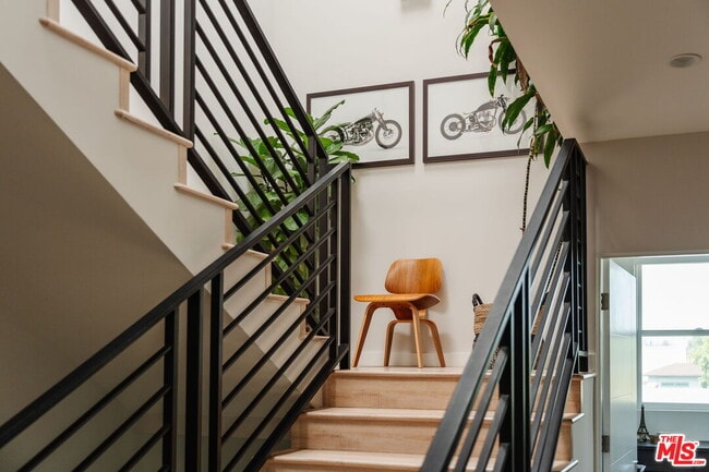 Building Photo - 6072 Pickford St