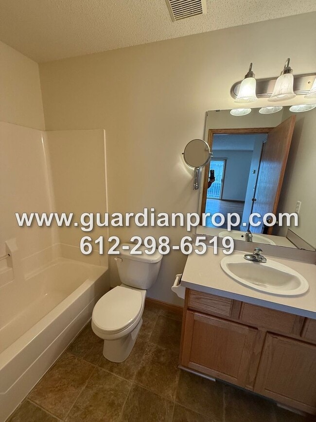 Building Photo - End Unit Townhouse Available Now, Updated ...
