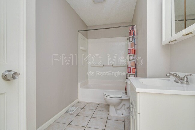 Building Photo - 18410 Shoshone Dr