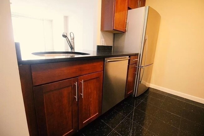 Building Photo - 8 Museum Way