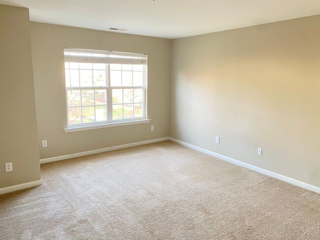 Building Photo - Three Bedroom Townhome In Caldwell Station With primary Bedroom On Main