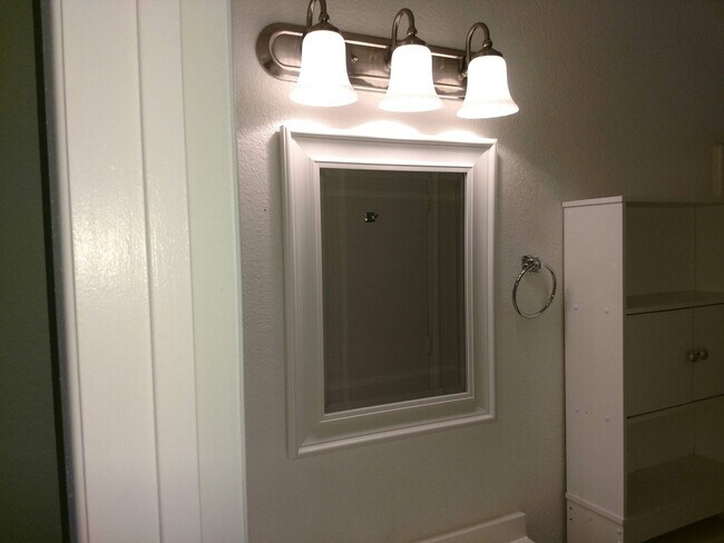 Building Photo - Henderson 4 Bedroom