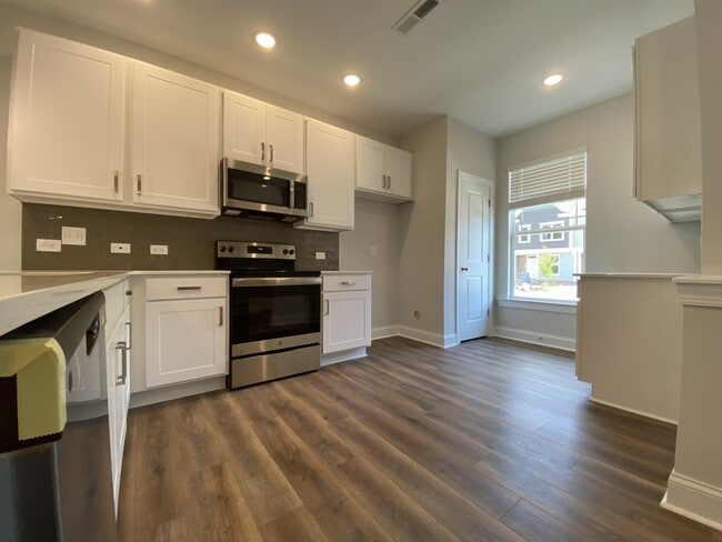 Building Photo - 339 Old Grove Ln