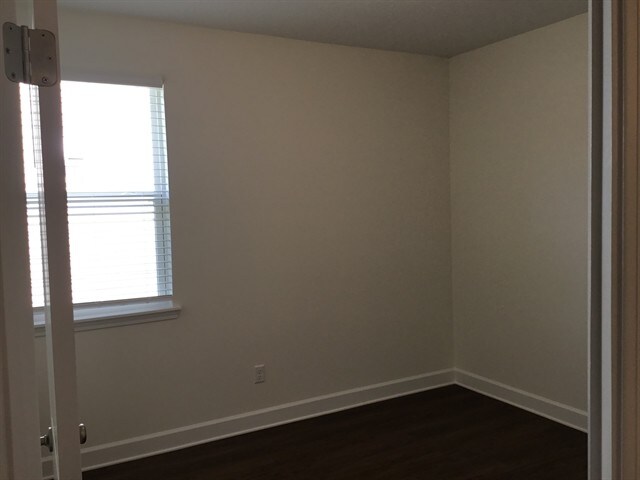 Building Photo - 3080 Creek Village Ln