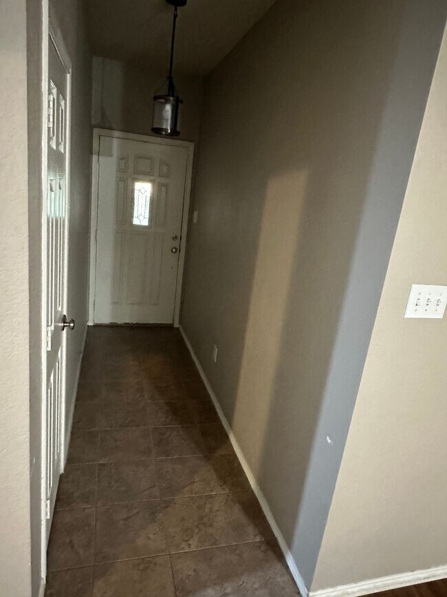 Building Photo - Open Concept living in MIDWAY ISD