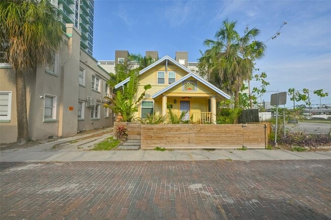 Building Photo - 340 Moffett Ct N