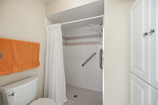 Building Photo - "Spacious 3-Bedroom Retreat with 2 Full Baths in Rotonda West Pinehurst!"