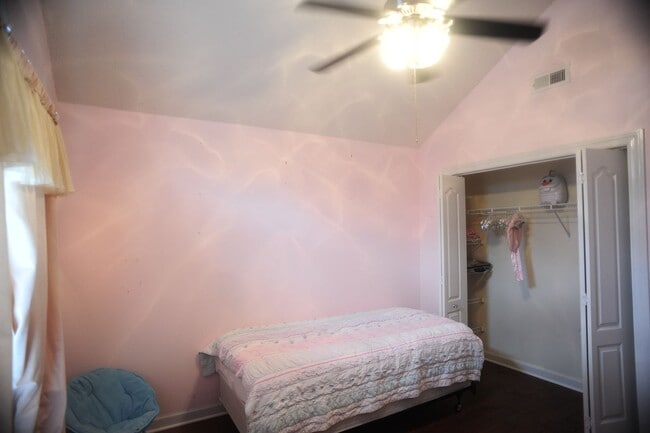 Building Photo - Updated Stunner