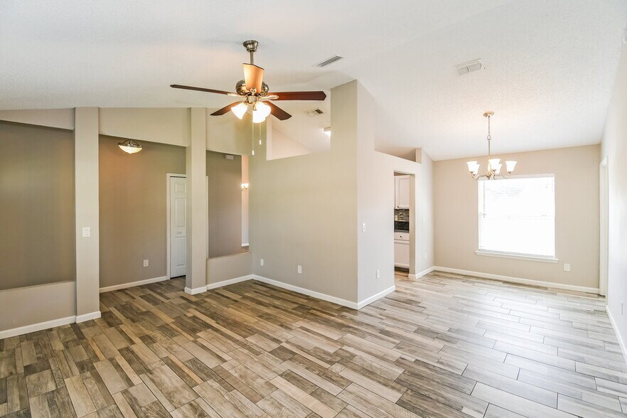 Building Photo - 7604 Chelmsford Dr