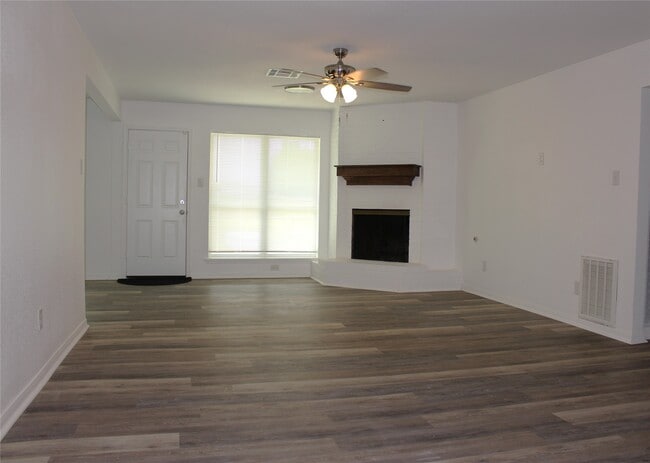 Building Photo - 1802 Sleepy Creek Way