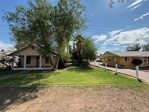 Building Photo - 1215 S Farmer Ave
