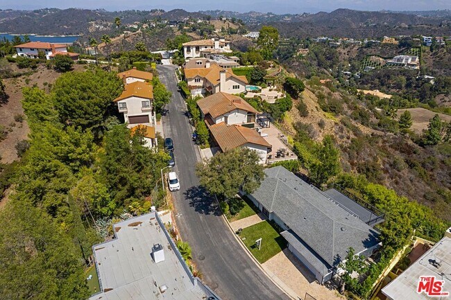 Building Photo - 1256 Stradella Rd