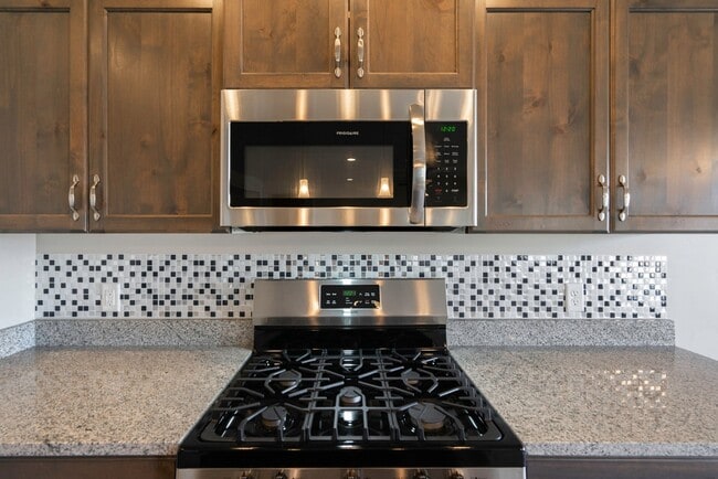 Building Photo - 4 bedroom 2 Bath Home in Desert Edge Cove - RV parking!