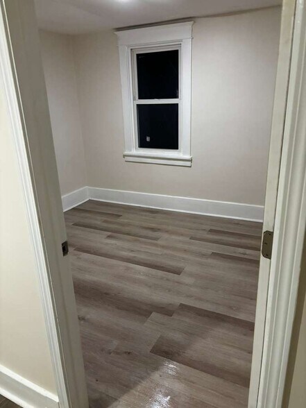 Building Photo - 2423 Falls St