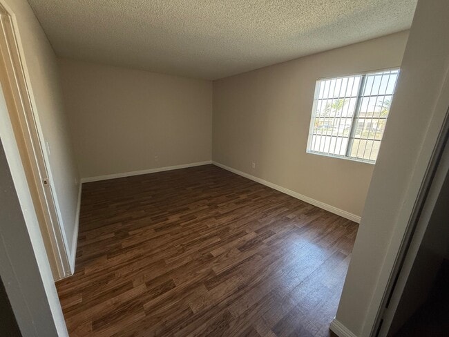 Building Photo - Emerald Court Apartments